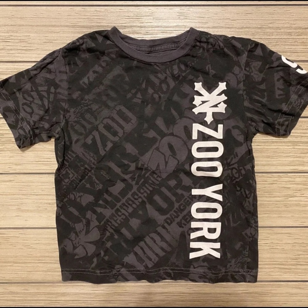 Zoo York Shirt

Boys Size Small